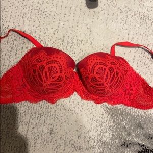 Victoria’s Secret 32DD red lace bra